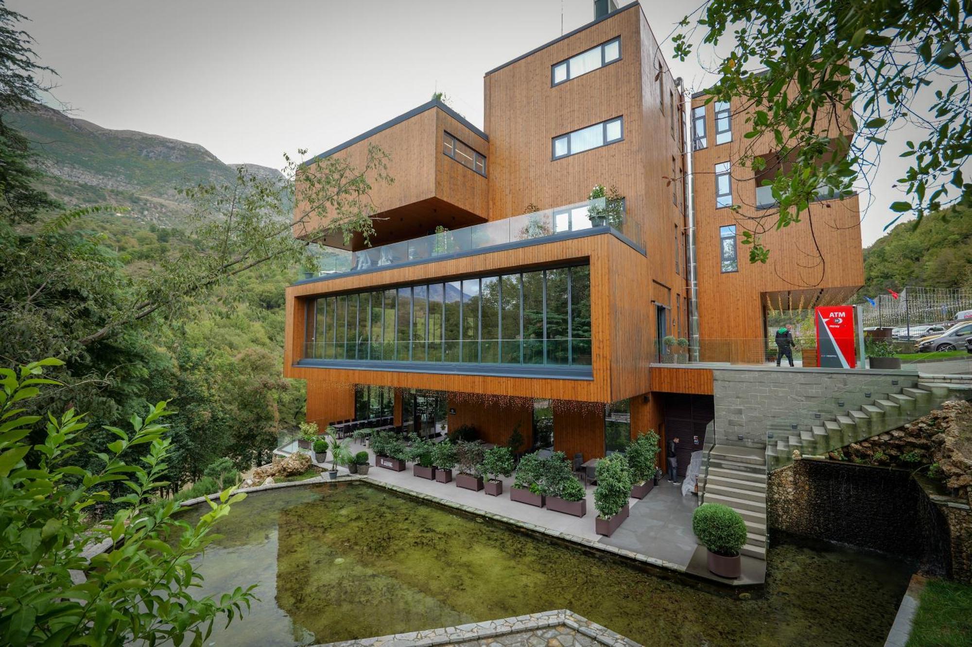Uji Ftohte Hotel Tepelene