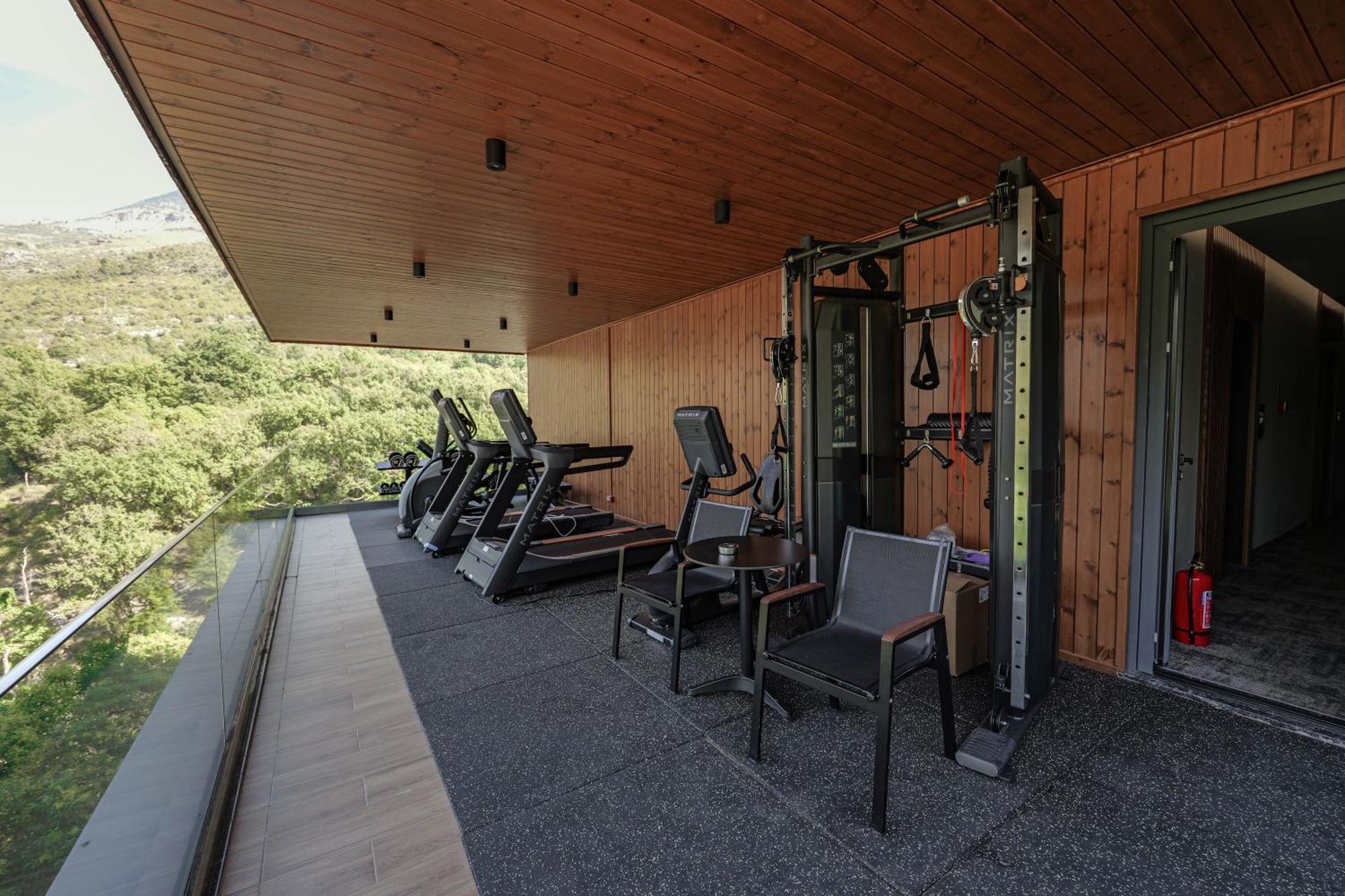 Hotel Uji Ftohte