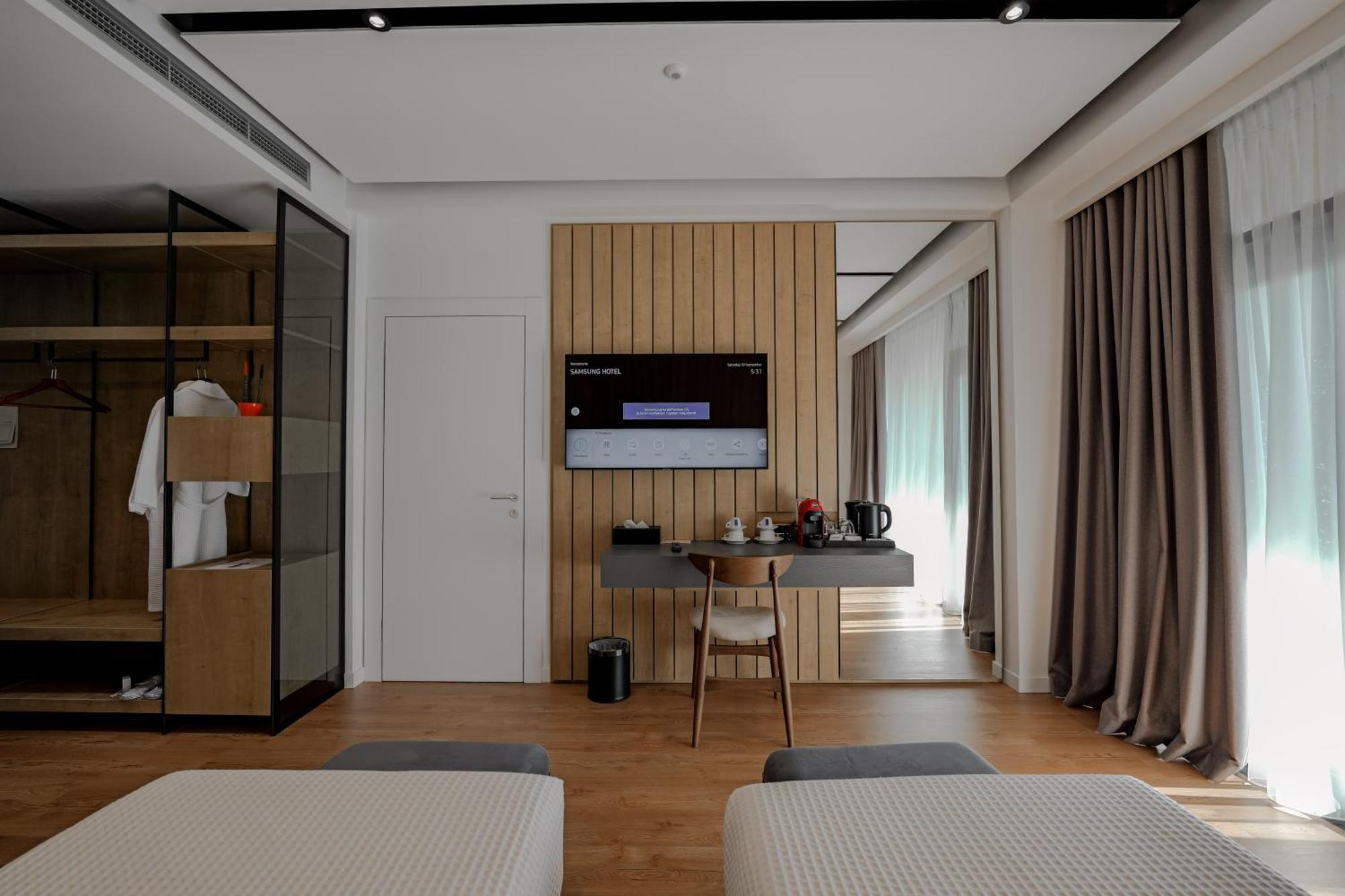 Uji Ftohte Hotel